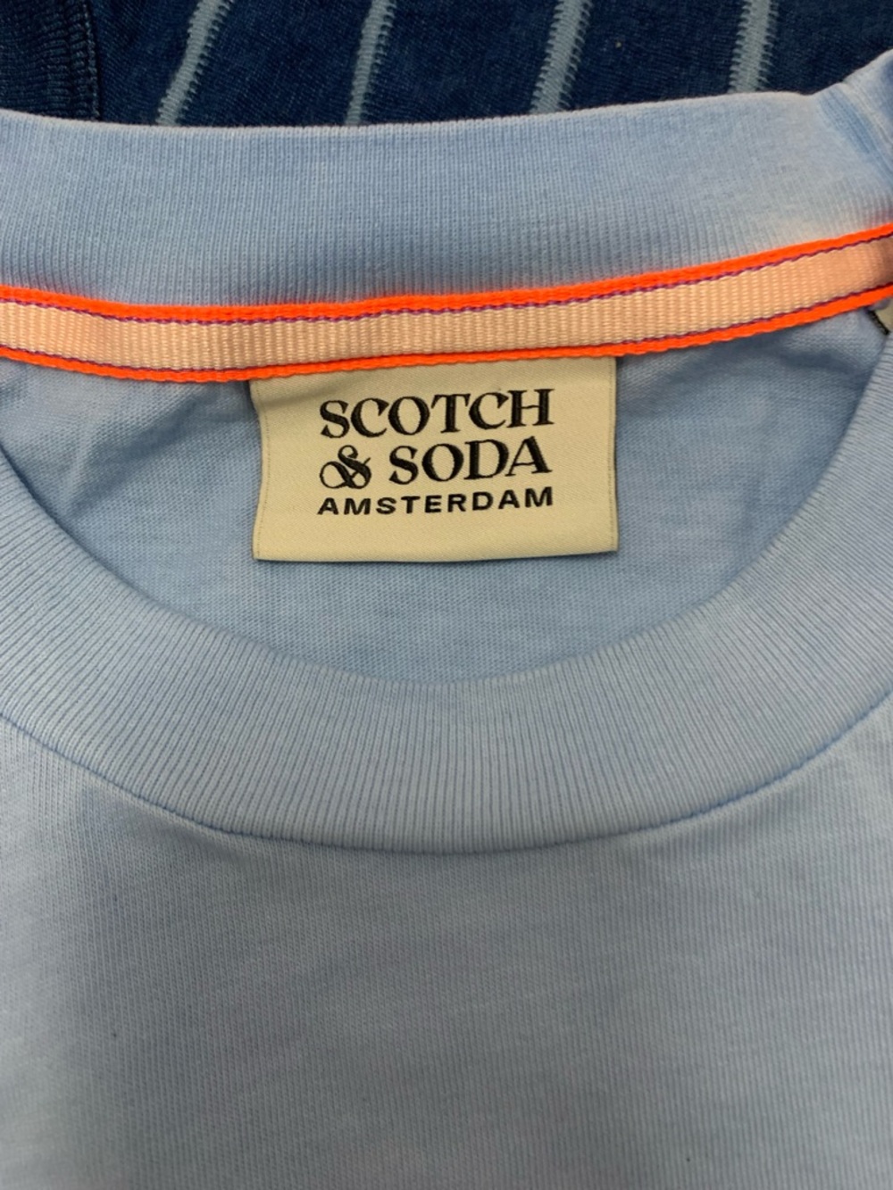 Scotch & Soda Pale Blue T‑Shirt with Neon Pink Trim XL - Picture 2 of 6